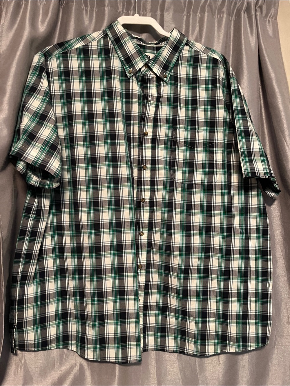 Men's Green and Black Plaid Short-Sleeve Button-Down Shirt